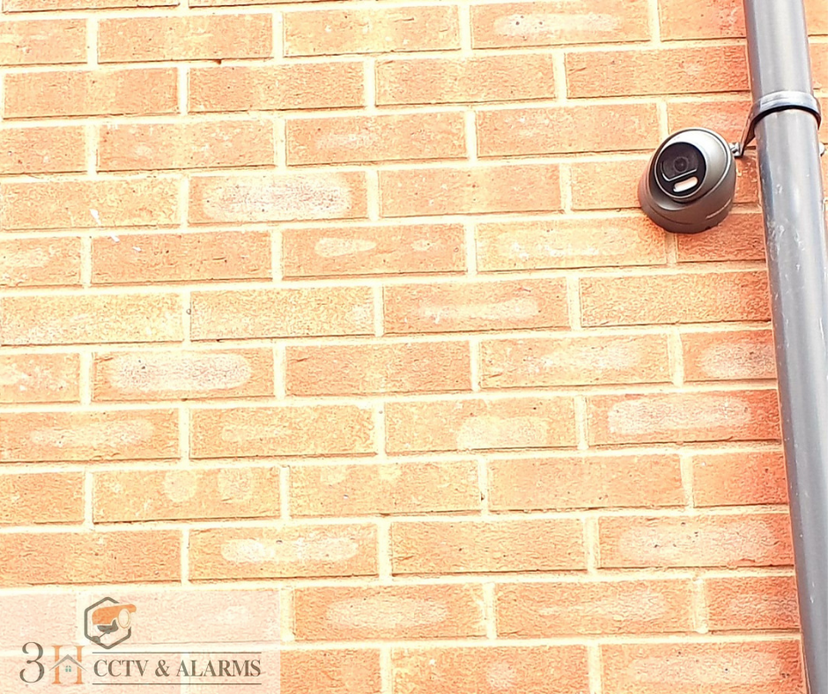 Side elevation CCTV camera covering driveway access